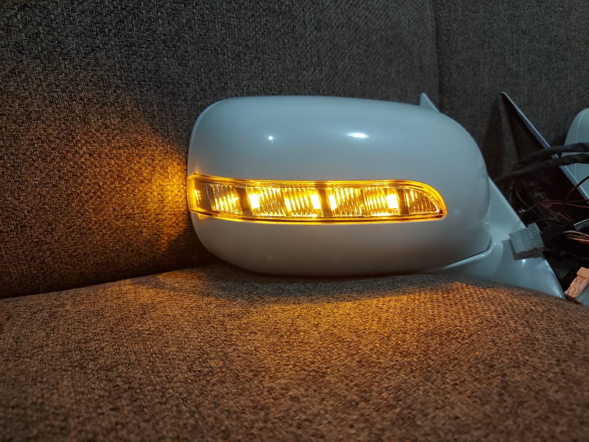 Lexus LS430 (2001–2006) JDM Side Mirrors with Indicators