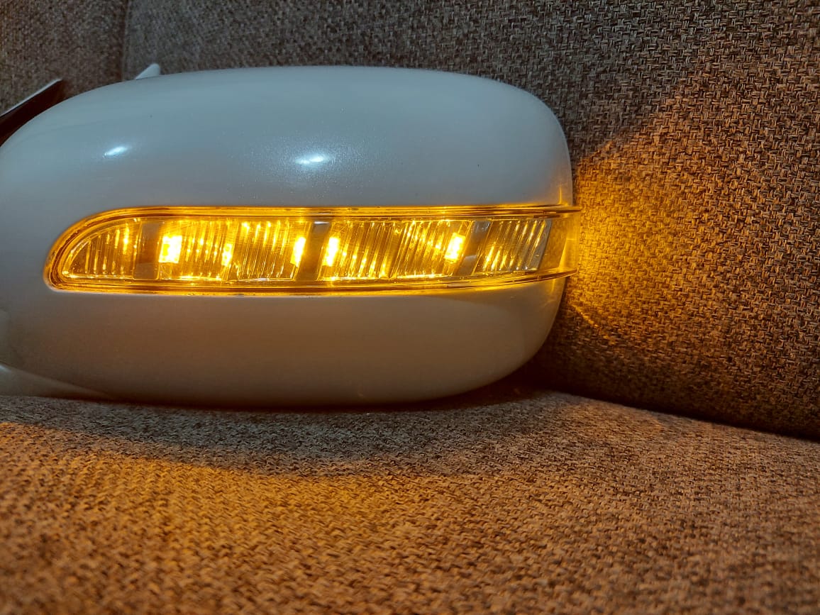 Lexus LS430 (2001–2006) JDM Side Mirrors with Indicators